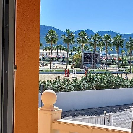 Апартаменты Oliva Nova Flat In Front Of Met Экстерьер фото